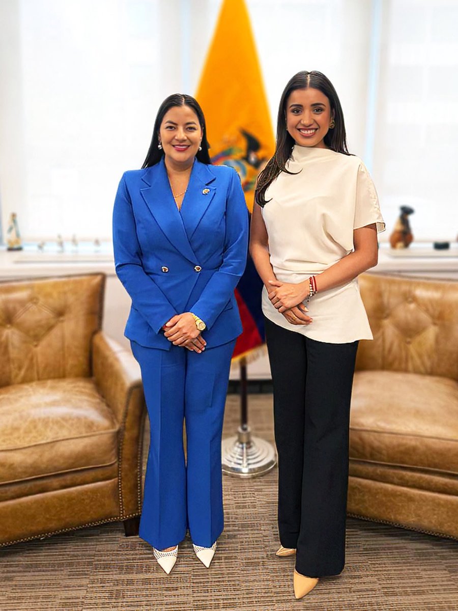 AMEcuador's tweet photo. La presidenta de la AME, @YuriColoradoEsm, mantuvo una importante reunión con Gicela Alejandra Andrade Valens, Cónsul General del Ecuador en Nueva York, con el objetivo de fortalecer la cooperación institucional y articular oportunidades que impulsen el desarrollo de los GAD municipales.

Desde la AME reafirmamos nuestro compromiso de abrir nuevos espacios de gestión y cooperación en beneficio de los territorios del Ecuador.