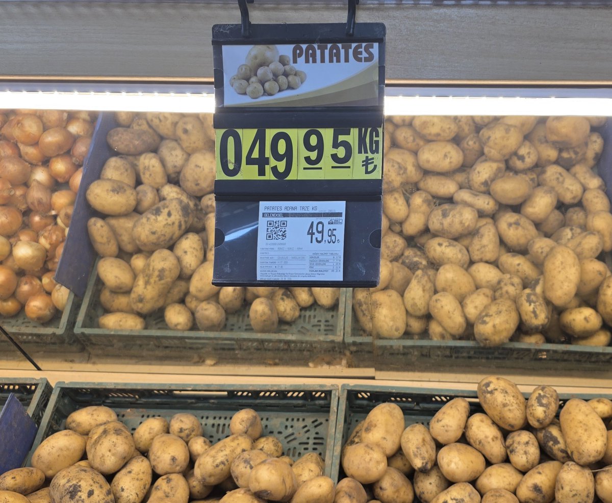 emresirinyeni's tweet photo. Soğan ve patates...
Herkesin gidebildiği bir markette bugün çektim bu fotoğrafları! https://t.co/3FgwVo7i41