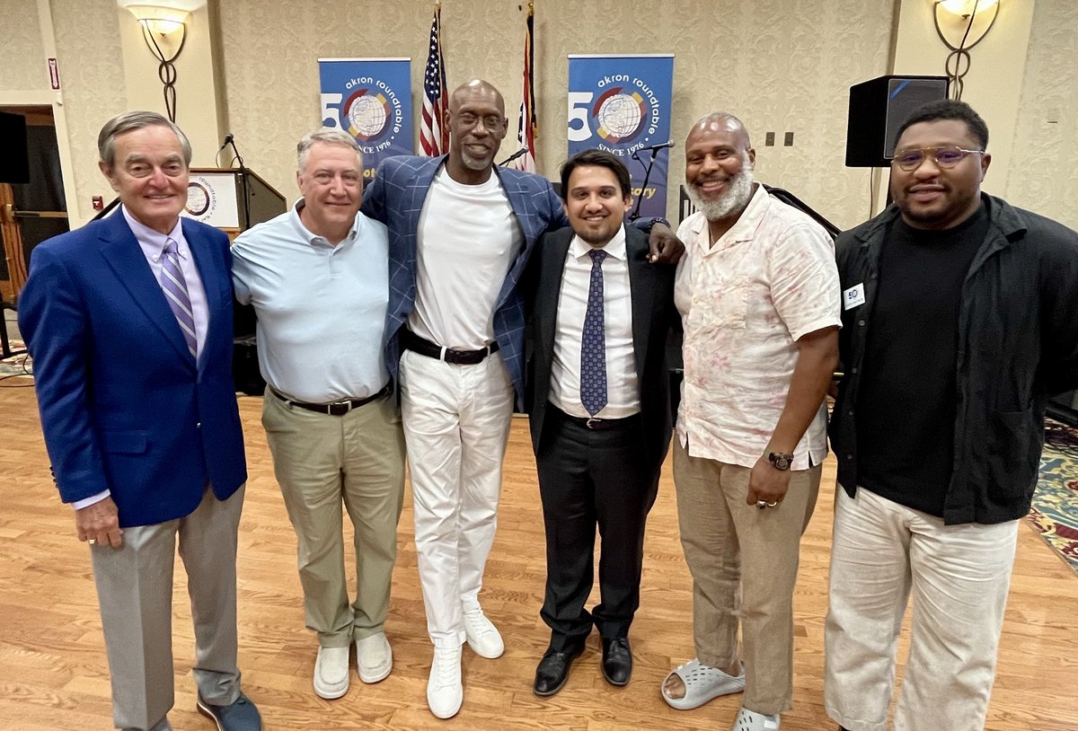 AkronRoundtable's tweet photo. So many great words of wisdom from today’s event with Butch Reynolds @hbr400 and Ismail Al-Amin…”on the track and in life, always look ahead, not behind you!” Great advice for all the young athletes in the audience! @hoban @westakrontrack @NEOAllstars_ @1590WAKR @AkronOhioMayor https://t.co/m0whI1ZRhz