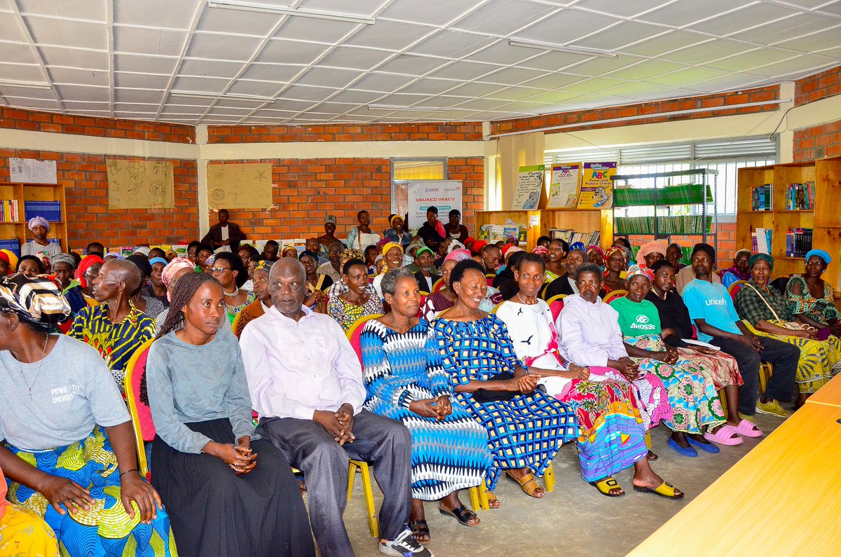 RubavuDistrict's tweet photo. @RwandaLocalGov @REMA_Rwanda @EnvironmentRw @LODARwanda @promulindwa @Deonzabo2 @RwandaWest Umuyobozi w'uru ruganda wungirije Yasmine Karam yagaragaje ko ibikorwa byo gushyigikira ibikorwa bicanwa birengera amashyamba bigafasha kugabanya amakara acanwa bikaba bibungabunga ibidukikije, kuzamura imibereho y'abaturage kandi bahendukiwe. https://t.co/3hbllzzrHE