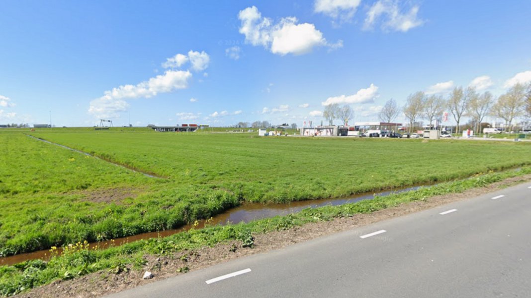 merwertv's tweet photo. MOLENLANDEN – De gemeente Molenlanden gaat asielzoekers opvangen aan de Melkweg in Bleskensgraaf en aan de Beemdweg in Hoogblokland. Het gaat om een definitief besluit, meldt de gemeente
https://t.co/He0J570Cfq via @MerweRTV https://t.co/3njgwlGTlk
