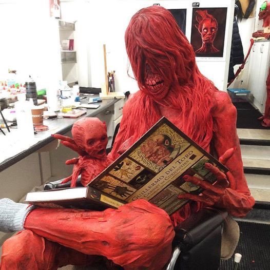 frankvnstein's tweet photo. Crimson Peak (2015) dir. Guillermo del Toro ☆ behind the scenes https://t.co/5uT6NNad77