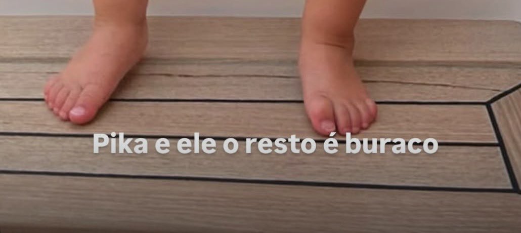 acostumadinha's tweet photo. o zé felipe postou uma foto do filho de 1 ano de idade sem camisa com essa legenda. esse cara tem 34 milhoes de seguidores e um monte de adulto obcecado pelos filhos dele, irresponsável é pouco https://t.co/YP9QG7a7G2