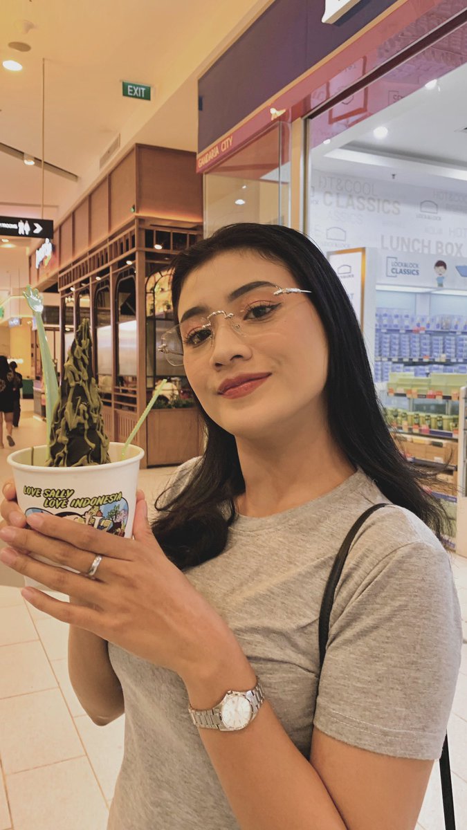 angpawww's tweet photo. Nitip ibu negara gengs https://t.co/qJs5gUIZlX