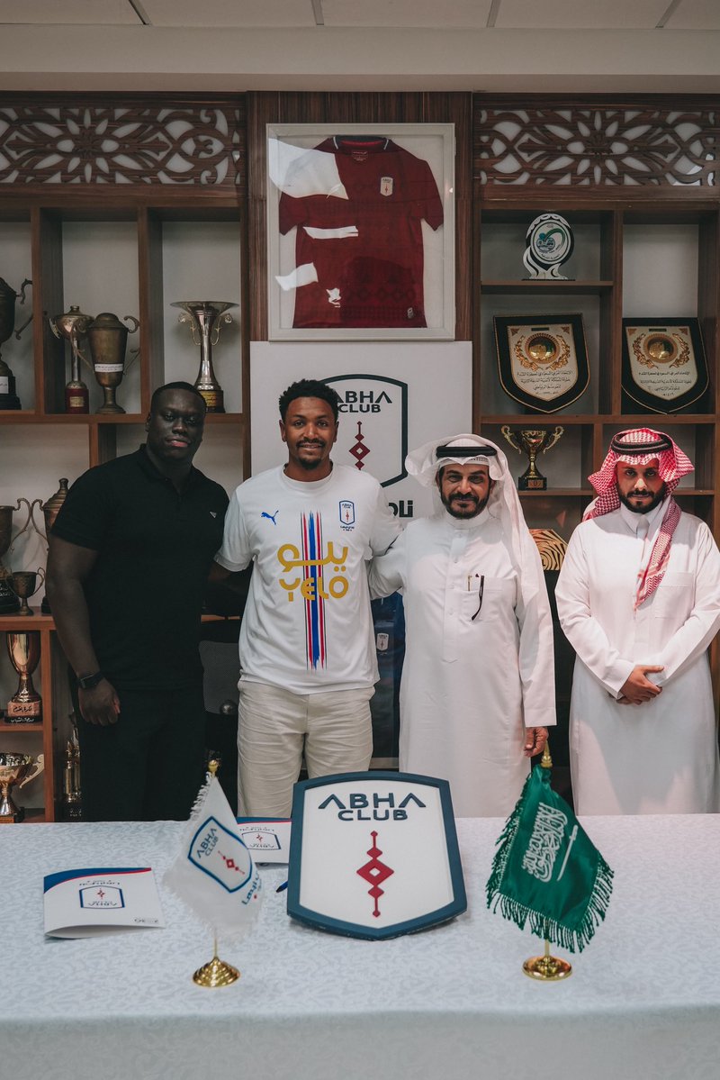 lnstantFoot's tweet photo. 🚨 Abdou Diallo rejoint la Saudi Pro League ! 🆕

L'international sénégalais 🇸🇳 âgé de 30 ans signe à Abha ! 🛫🇸🇦 https://t.co/nUVyO1aF2o