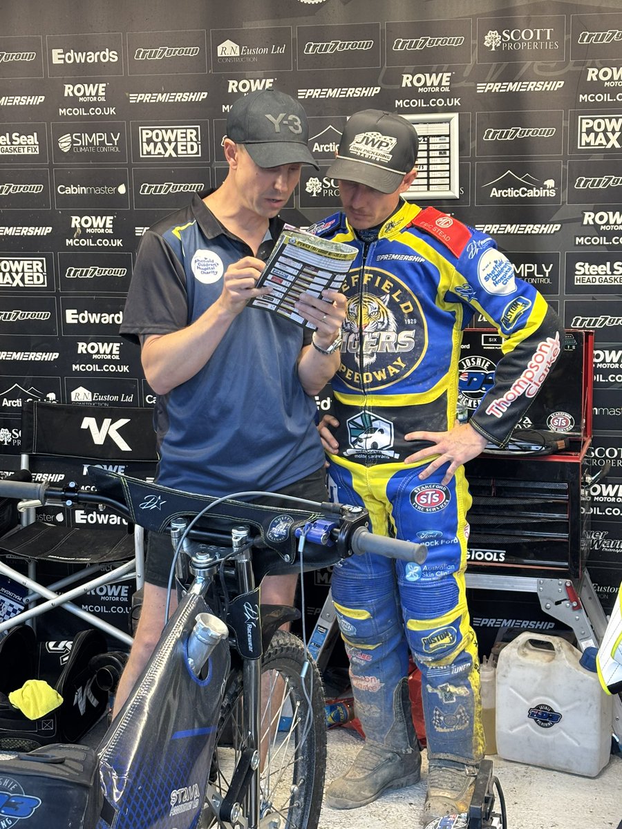 TigersSpeedway's tweet photo. π πππ§ππ¦π§ | 1οΈβ£1οΈβ£ heats gone...
A couple of 5-1s for the Witches but 4-2s Josh Pickering and Jye Etheridge and then Anders Rowe and Nicolai Klindt keep us within eight and six up on aggregate.
π§ 37-29 π―
π― #TigersPride | #IPSSHE https://t.co/jvMIcHdjRU