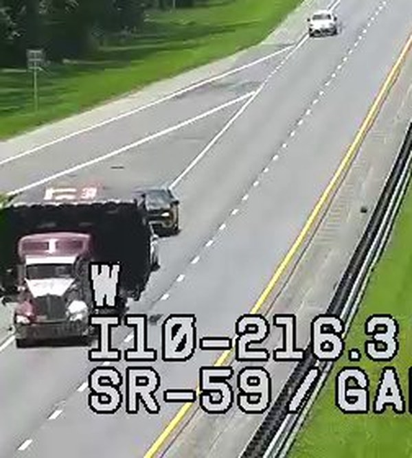 ASTSconvoy's tweet photo. $ASTS BB13 convoy spotted at 1:56 PM EDT, about 16 miles east of Tallahassee, FL. 📷 30.4876, -84.0258. https://t.co/s5pZze3nuO