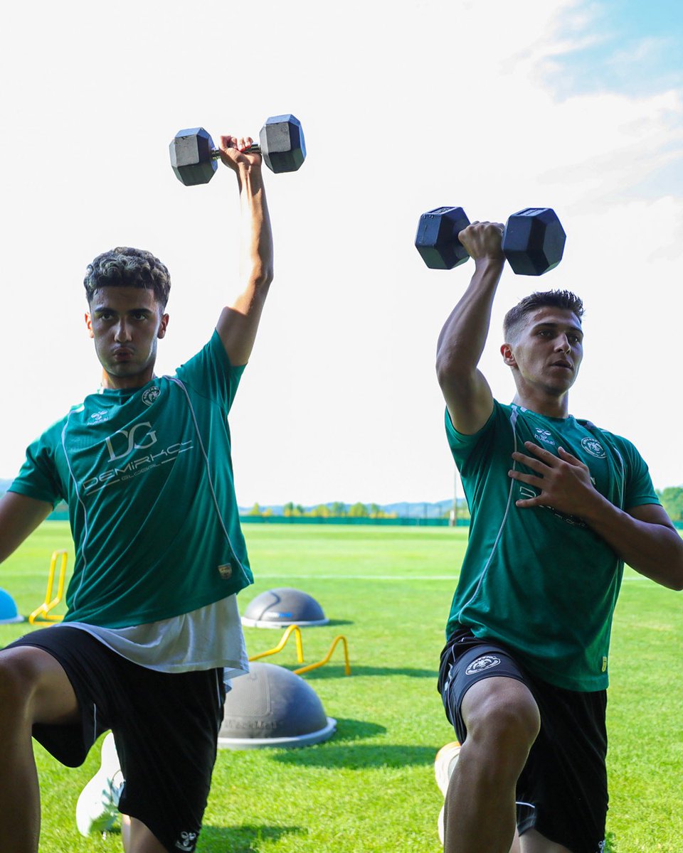 konyaspor's tweet photo. 📸 Günü çift antrenmanla tamamladık.💪
#Konyaspor 💚🤍 #SloveniaCamp https://t.co/ud6vPee5fN