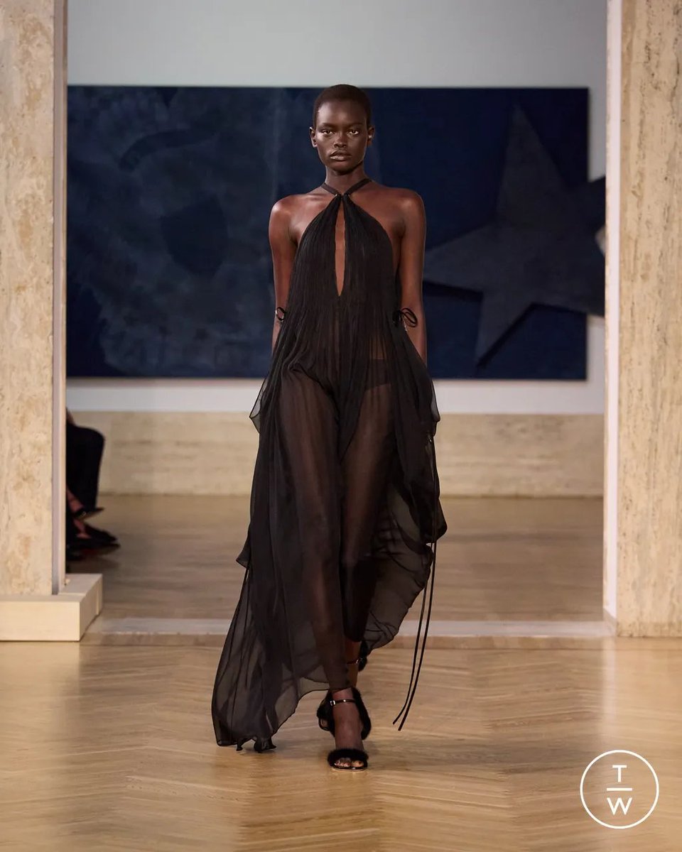 stomkinky's tweet photo. Fendi fw26 couture https://t.co/8hFOBOuKVo
