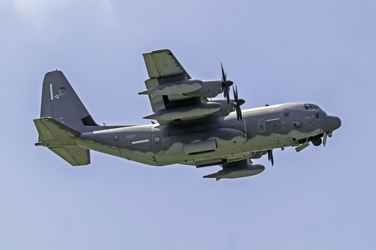 uchi_captain's tweet photo. 先日の横田で撮影できなかった3機を嘉手納で回収。
RC-135U・WC-135R・MC130

#嘉手納基地
#アメリカ空軍 https://t.co/Pp8oXLlKn6