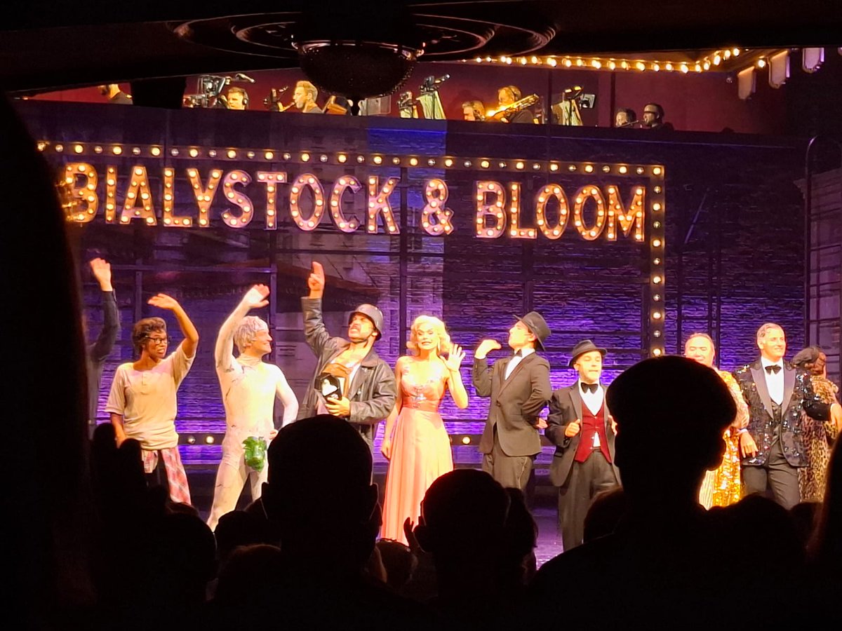 Piethagoram's tweet photo. Absolutely awesome #TheProducers #Garrick
#MelBrooks @JoannaWoodward https://t.co/AIIeiwoRcQ