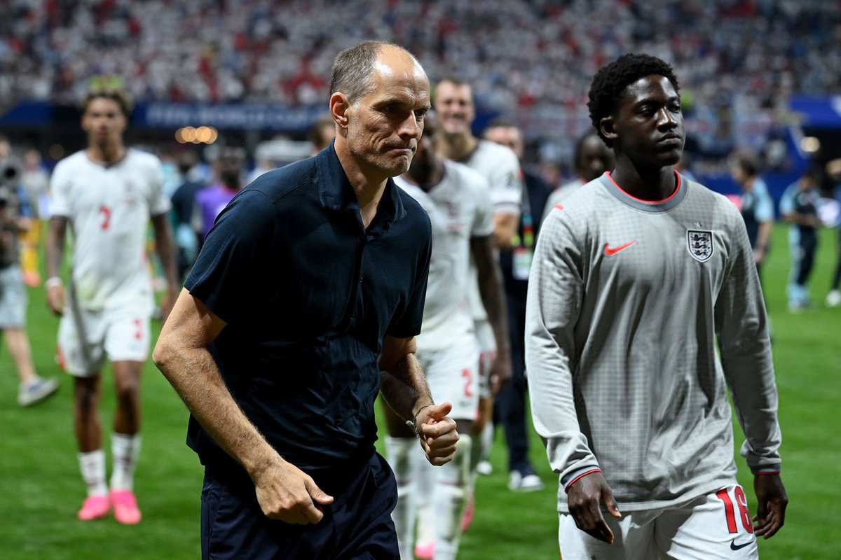 utdreport's tweet photo. In the week leading up to England’s match against Ghana, when Declan Rice was starting to struggle, Kobbie Mainoo played in central midfield alongside Elliot Anderson in training.

There was a feeling he was set to feature, but Thomas Tuchel had not liked what he saw. 

After almost every match, Mainoo was the first player to leave the stadium, always alone and with headphones in [@CraigHope_DM]