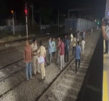 JharkhandRail's tweet photo. 🚨BREAKING: A goods train has derailed at Tuni Railway Station. Restoration work is underway, but several trains have been detained, causing delays.

Passengers are advised to check their train status before traveling.
#IndianRailways #TrainAccident https://t.co/0FD6sSALtH
