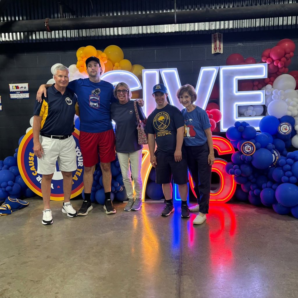 Sabres_Thunder's tweet photo. Some of our coaches and teammates had a great time at the Give 716 kickoff event!  They even got to meet some Sabre Alumni! 

@BuffaloSabres #Give716 https://t.co/tHGukPsjC4