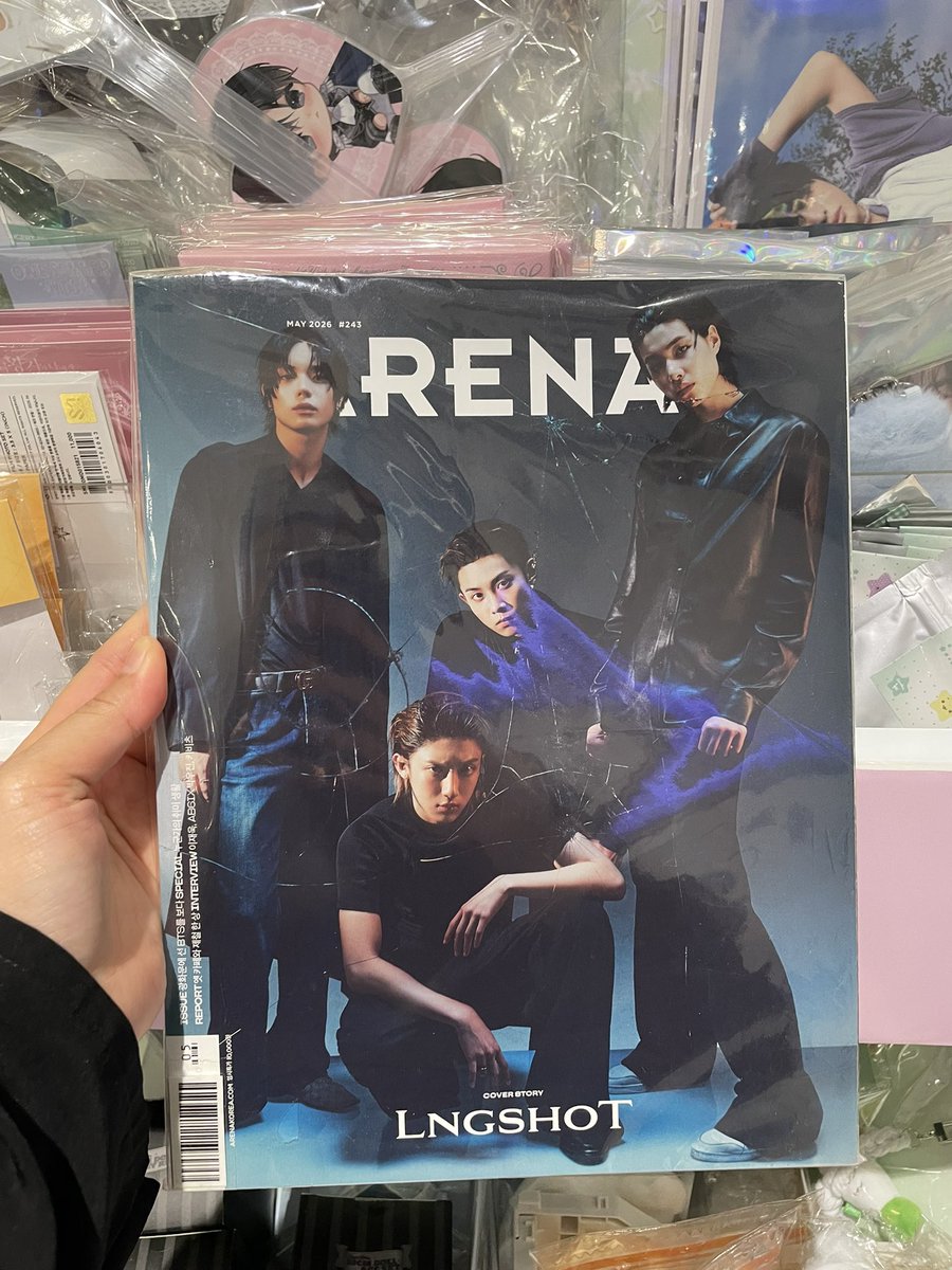 mayarsty's tweet photo. masih ada yang cari lngshot arena magazine kah? minus cover ryul ya https://t.co/l1DlvEERVM
