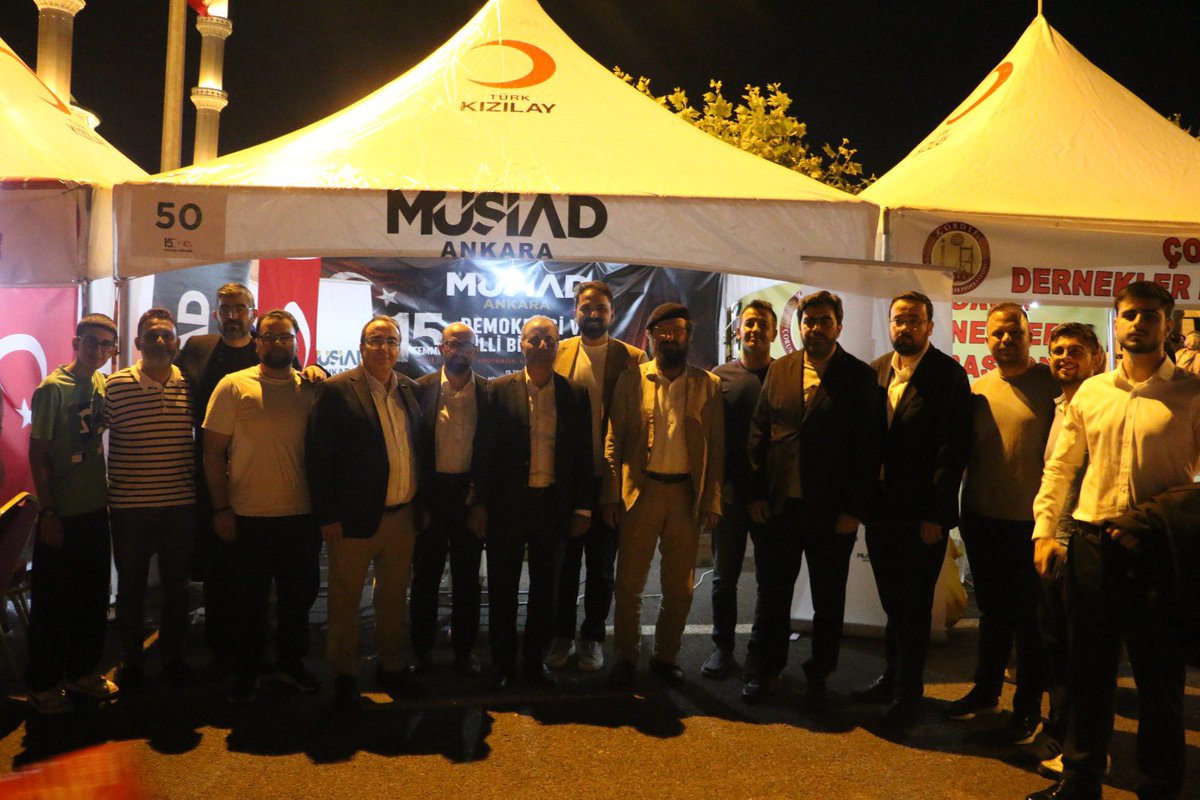 FatihBilalYulek's tweet photo. 15 Temmuz Demokrasi ve Milli Birlik Günü 10. Yıl Özel Programı’nın ardından, Cumhurbaşkanlığı Külliyesi’nde kurduğumuz çadırımızla Demokrasi Nöbetindeydik. 

10 yıl önce hain darbe girişimine karşı göğsünü siper eden aziz milletimizin o destansı duruşunu, bugün de aynı kararlılık ve inançla yaşatmaya devam ediyoruz.