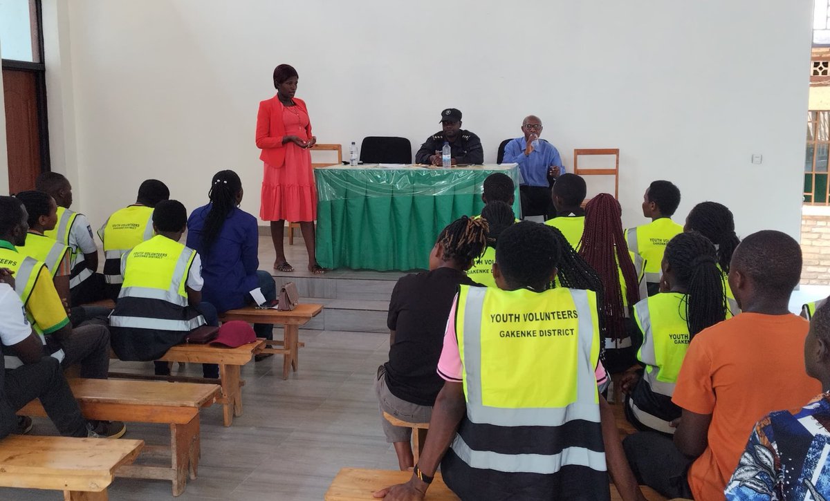 RYVCPGakenke's tweet photo. Uyu munsi urubyiruko rw'Abakorerabushake @RYVCPGakenke  bo mu mirenge ya Karambo na Gashenyi bakoze inama yateguwe na @Rwandapolice mu rwego rwo kubongerera ubushobozi mubikokorwa bakora @KubanaRichard @RwandaLocalGov @GakenkeDistrict @muka_vestine @jnabdallah @gahundemaurice https://t.co/YflooK5AAc