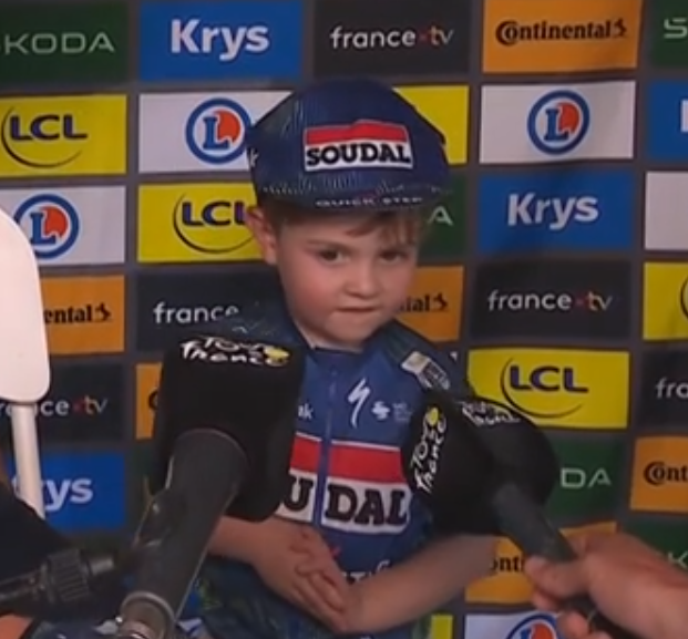 pisaneschi90's tweet photo. Papà Merlier, nonno Vandenbroucke. 
C'è un po' di ciclismo nel dna del piccolo Jules #eurosportciclismo https://t.co/ea3bm0iVbW