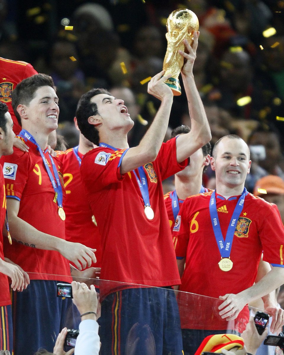 fifaworldcup_es's tweet photo. Para que haya un Rodri antes hubo un Busquets. 🇪🇸

#CopaMundialFIFA https://t.co/gLsxmjDbrJ