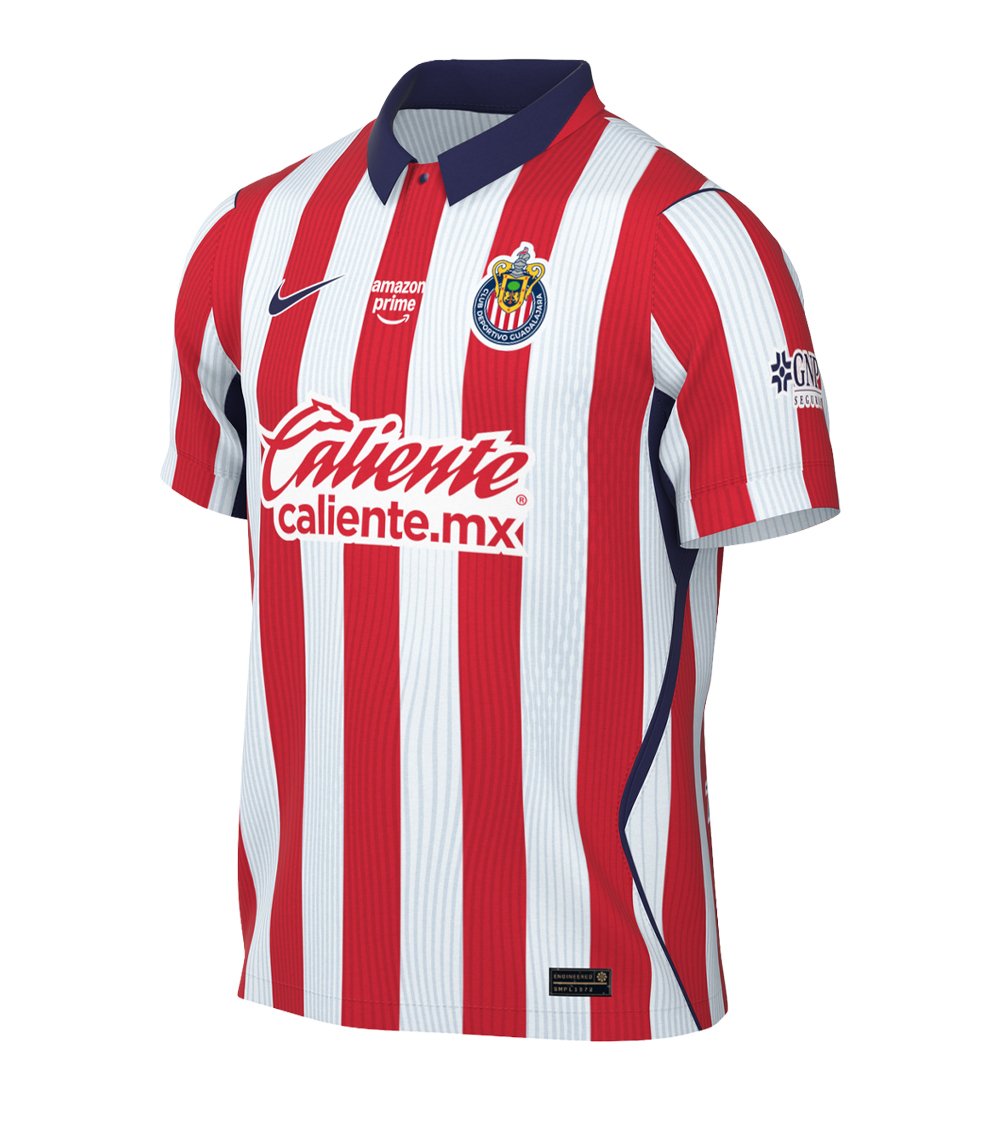 marcadegol's tweet photo. 2025 🆚 2026 - Chivas @nikefootball Home Kit

🔎 PUMA ➡️ Nike
🔎 Diseño clásico se bastones, más numerosos
🔎 Cuello polo, vivos en hombros y franjas laterales en azul 
🔎 Menos sponsors https://t.co/iltkFg8PAh