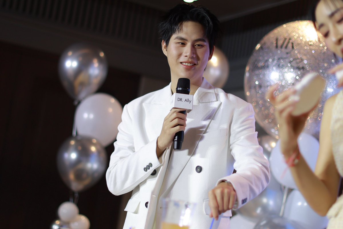 DrAllyBrand's tweet photo. ภาพบรรยากาศงาน https://t.co/Gba7QcJpxo Glow Under The sun With Winny 🦥

🗓️ 11.07.2026

https://t.co/x10tO3v8VB

#DrAllyWinny 
#winynny https://t.co/kc4NL8dz7R