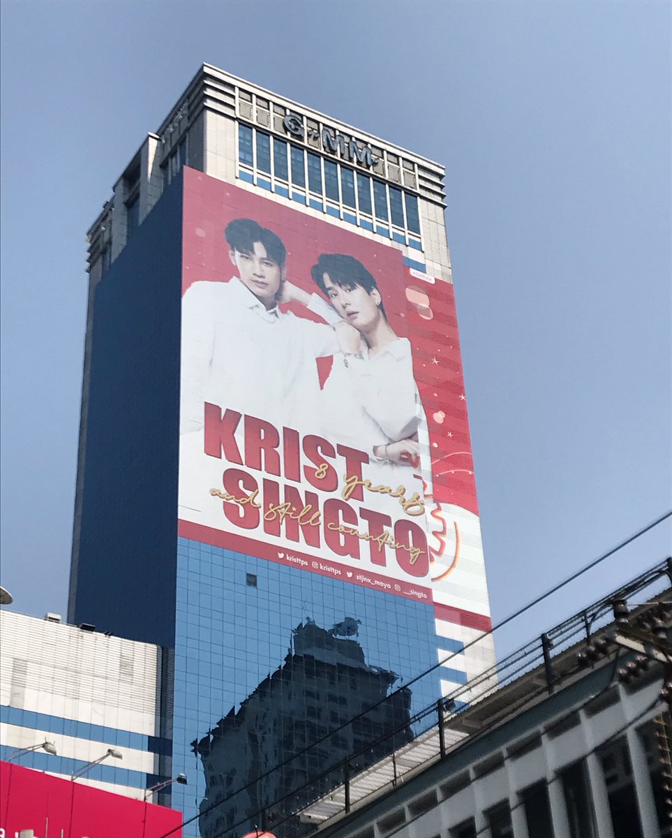 jrwptm's tweet photo. อยู่ๆก็คิดถึงตำนาน wrap ตึกเหมือนกันนะ เกือบ 3 ล้าน แถมโดนเมนว้ากกลางงาน 😂

#คริสสิงโต 
#SingtoPrachaya 
#KristPerawat https://t.co/ekfrn8y7kE