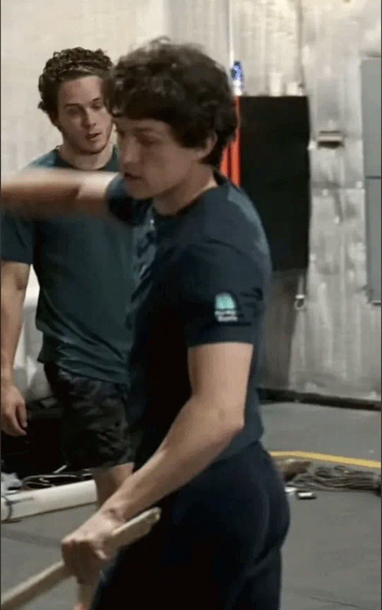 chrislarbsyou's tweet photo. tom holland’s ass ♥️ https://t.co/LM5R6ws1bw
