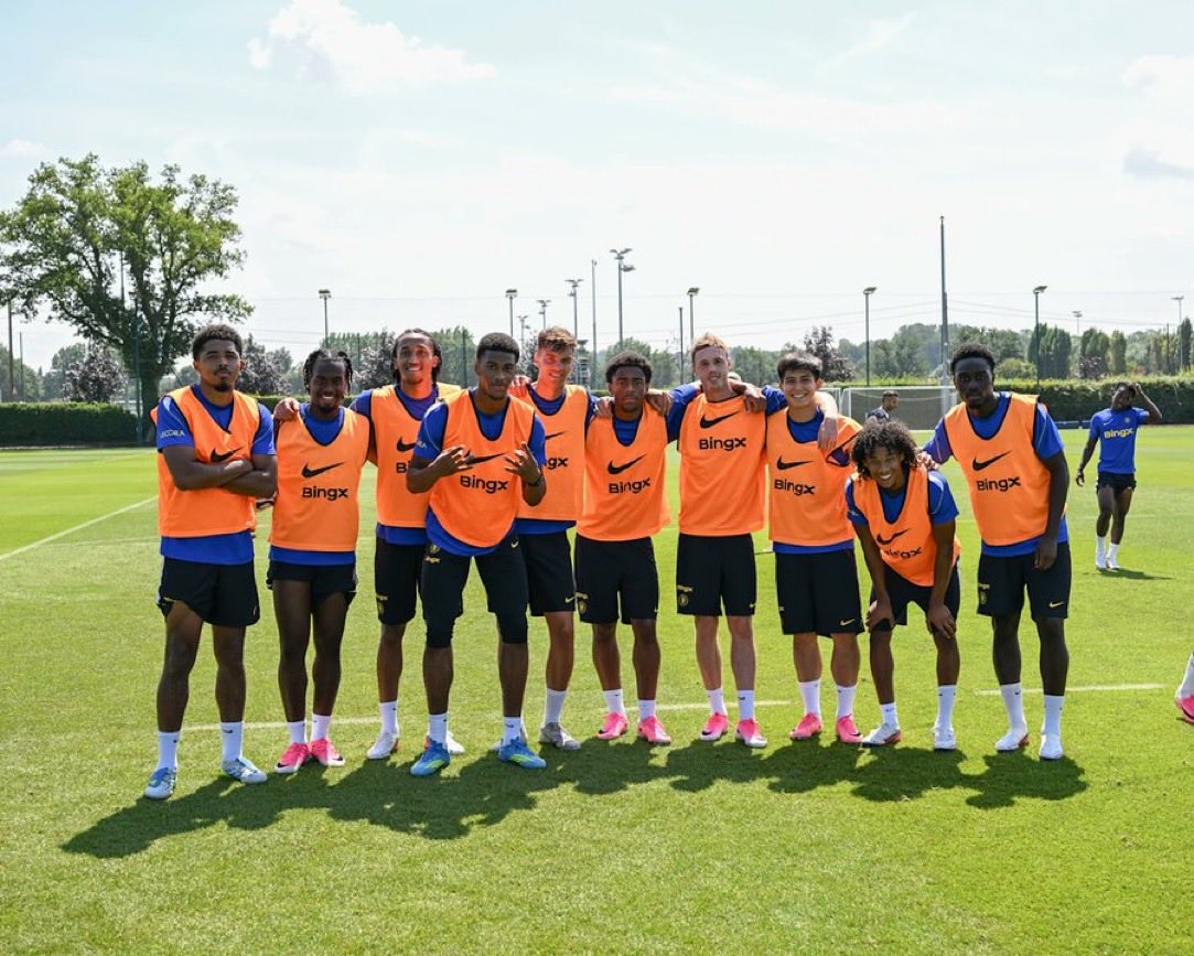 CFCPys's tweet photo. 🚨 Winning team today in training. (@ChelseaFC) https://t.co/iqAhQR060H