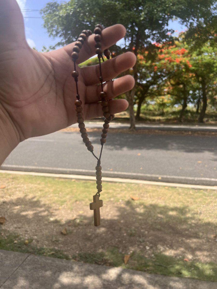 Pedroojze's tweet photo. Rezar el rosario se a convertido para mi un protector ante la ansiedad desespero y negatividad! https://t.co/OTfsTiI99b