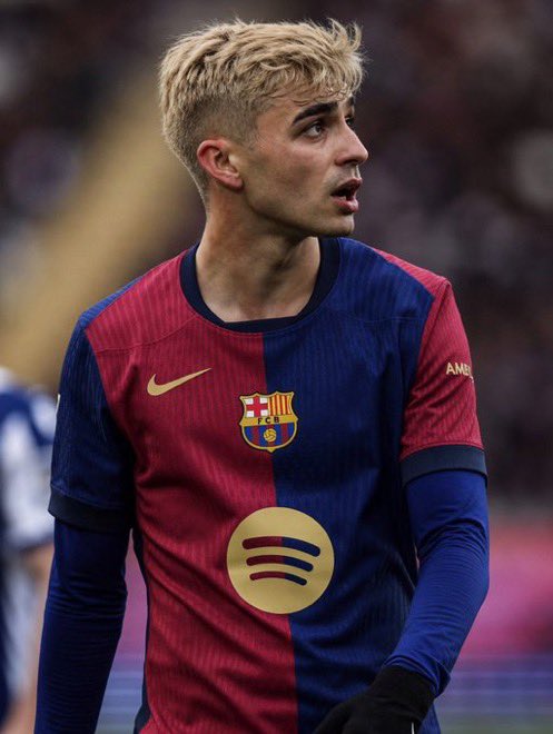 newreyreal2's tweet photo. Remember Pedri promised to dye his hair if Spain wins the World Cup ⭐️ https://t.co/q6R4NeokFT
