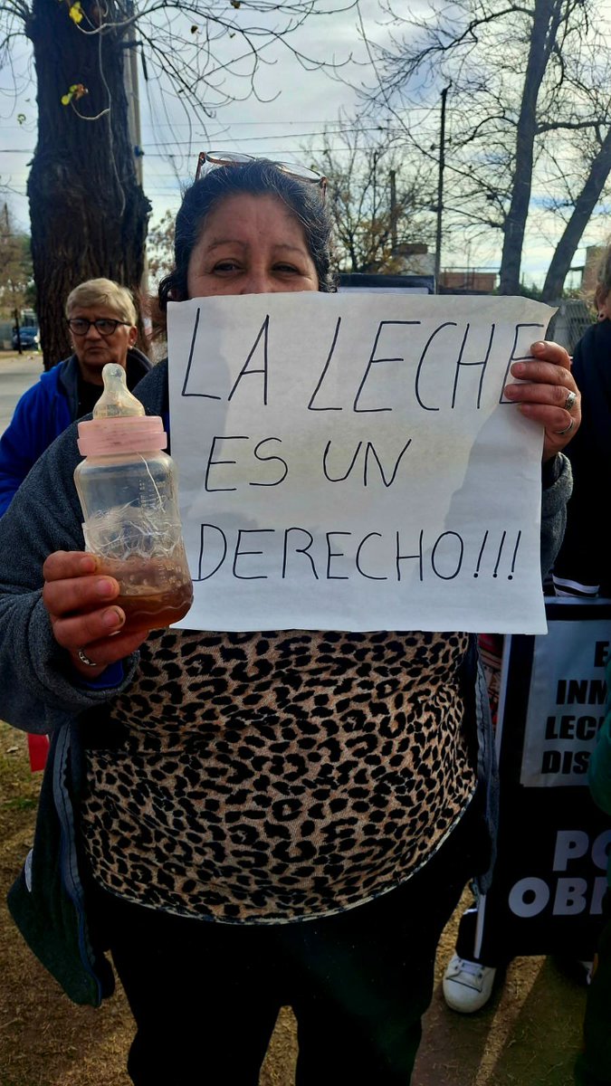 leoguevara80's tweet photo. #VERGÜENZA #Cordoba hace meses cortaron la entrega de leche en polvo en los dispensario municipales y las madres alimentan con mate cocido a los bebés "ya no sabemos que hacer" El gobierno provincial no cumple con el programa que tiene fondos presupuestados. Movil @radiomitrecba. https://t.co/qHO6RIULSP