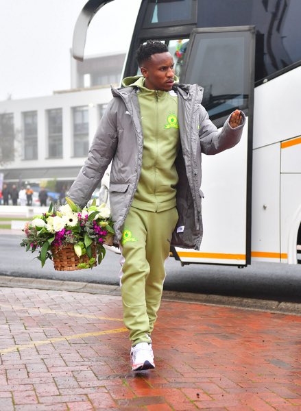 za_lady1's tweet photo. Strength to the @Masandawana players . We gonna be alright! 💛 https://t.co/uW6Xv2HZ1F
