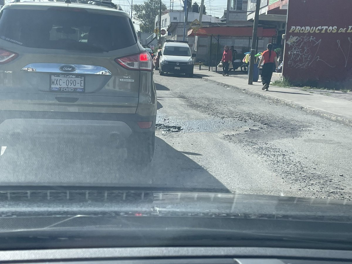 Dosan8228's tweet photo. @pepechedrauimx @PueblaAyto @pepechedrauimx apoyo en este bache sobre Av 95 Pte frente a Cerrada Tulipanes UH San José Maravillas es un Av “rehabilitada” hace 3 años pero que está presentando diversos baches a causa de las lluvias https://t.co/p6Qy4IYkAA https://t.co/mD3W5xUZnr
