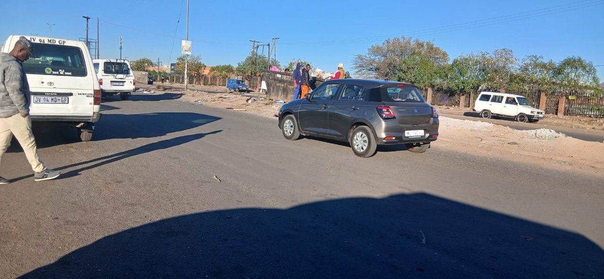 RamaboduObakeng's tweet photo. Mabopane station ward 12 cleaning program . #EFFINGOVERNMENT https://t.co/qYU8pFwnJo