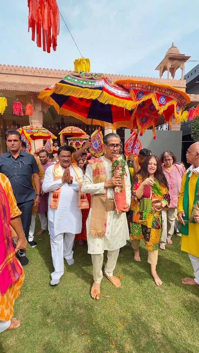jualoram's tweet photo. ଗୁରୁଗ୍ରାମ ସ୍ଥିତ 'ସାଇ କା ଆଙ୍ଗନ୍'  ଠାରେ ଆୟୋଜିତ ଭବ୍ୟ ଶ୍ରୀ ଜଗନ୍ନାଥ ରଥଯାତ୍ରାରେ ସାମିଲ ହେବାର ସୌଭାଗ୍ୟ ଲାଭ କଲି । ଶ୍ରଦ୍ଧେୟ ଡକ୍ଟର ଚନ୍ଦ୍ର ଭାନୁ ସତପଥୀ ଜୀଙ୍କ ପବିତ୍ର ସାନ୍ନିଧ୍ୟରେ ଆଧ୍ୟାତ୍ମିକ ଶକ୍ତିର ଅନୁଭବ କଲି। https://t.co/xHsRY5MPhV
