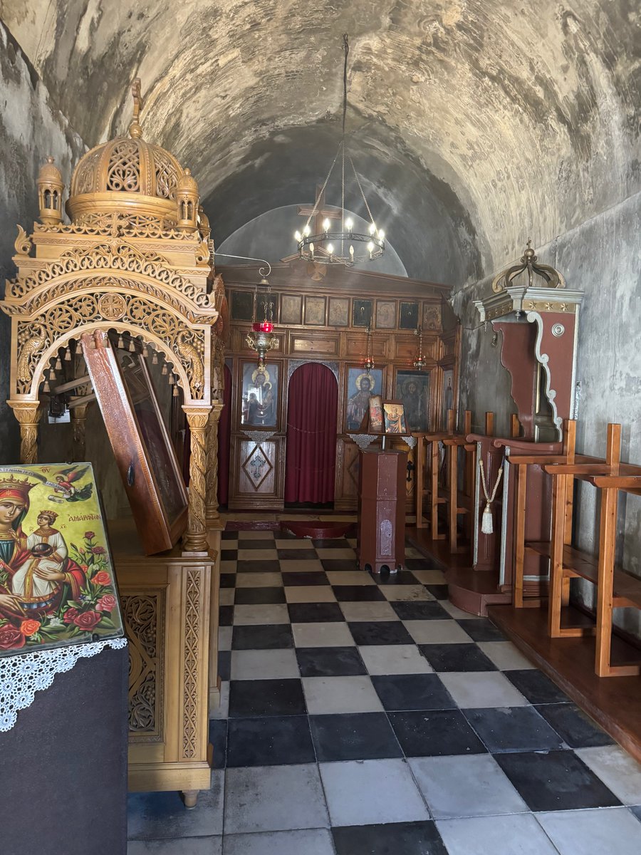 HellenicEchoes's tweet photo. The small church inside the Palamidi Fortress in Napflion https://t.co/zql8lgdQXP