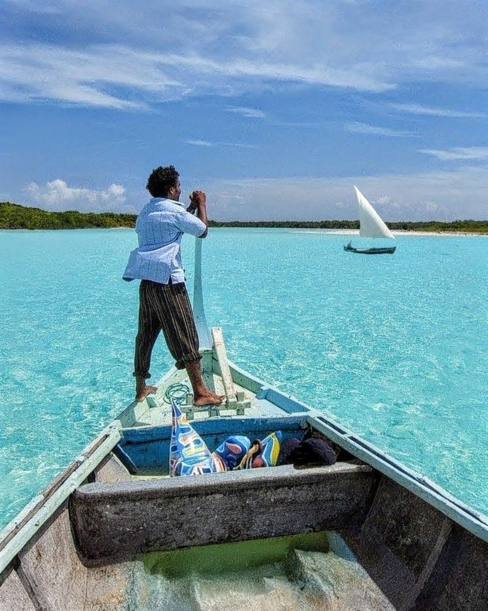 ahmedzahid's tweet photo. The unbelievably crystal clear waters of Farukolhu.

2003. https://t.co/YaP20c52ec