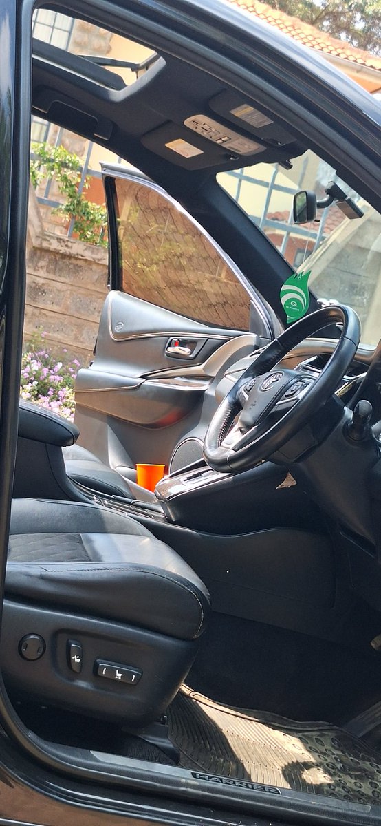 Washy_mk's tweet photo. Toyota Harrier,2014,2000cc with panoramic sunroof @2.15m
📞 0741984643 https://t.co/tGg1D0SLK4