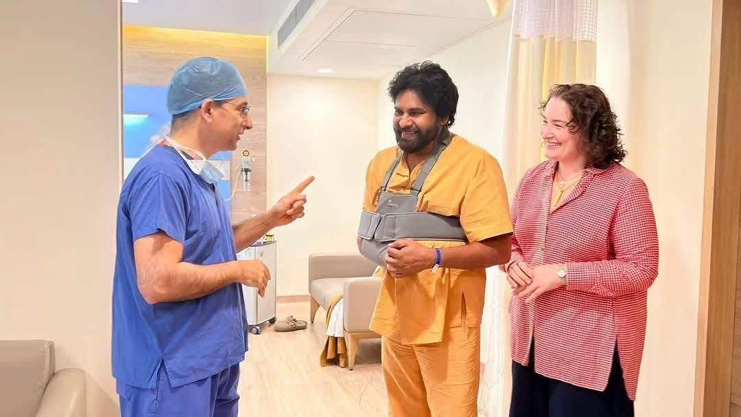 JaveedPspk2's tweet photo. @PawanKalyan as discharged from Mumbai hospital #PawanKalyan https://t.co/72fR3TSh6R