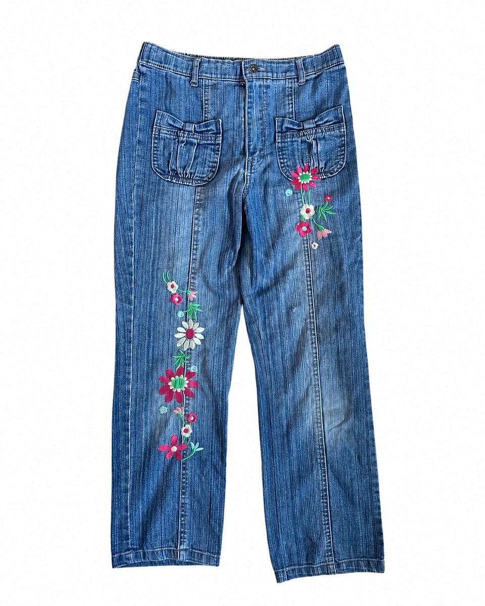 EnriqueKath's tweet photo. @kwuib haloo aku ada kak tapi jeans https://t.co/nOoNlmSL83
