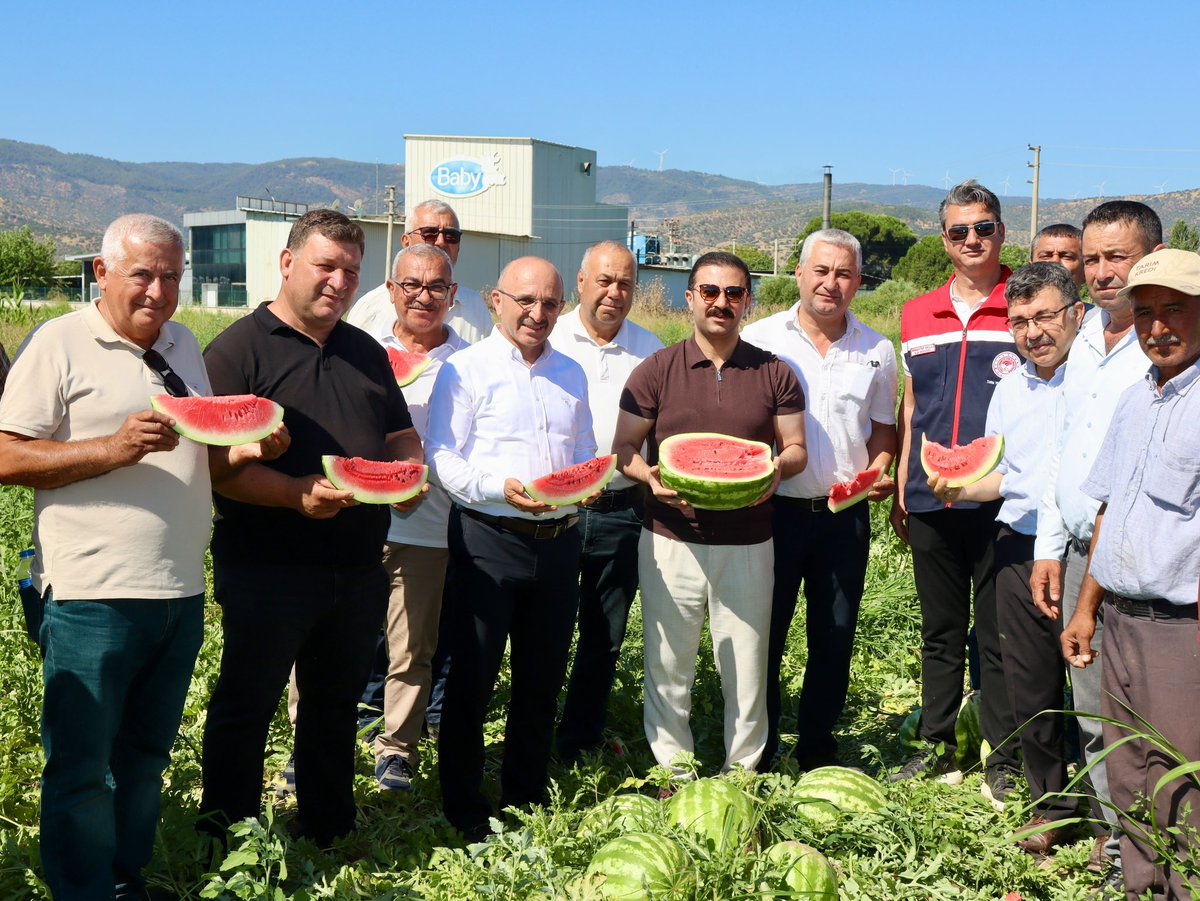 RmznTaskin's tweet photo. 📍Cincin Kırsal Mahallesi  

Meşhur Cincin karpuzunun hasadındaydık bugün 🍉  

Üreticilerimizin alın terini yerinde gördük.Emek varsa bereket de vardır.

Tüm çiftçilerimize bereketli, bol kazançlı bir sezon diliyorum. https://t.co/4Sl6eg34lj