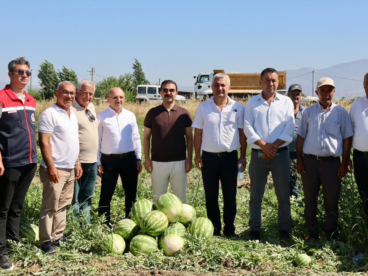 RmznTaskin's tweet photo. 📍Cincin Kırsal Mahallesi  

Meşhur Cincin karpuzunun hasadındaydık bugün 🍉  

Üreticilerimizin alın terini yerinde gördük.Emek varsa bereket de vardır.

Tüm çiftçilerimize bereketli, bol kazançlı bir sezon diliyorum. https://t.co/4Sl6eg34lj
