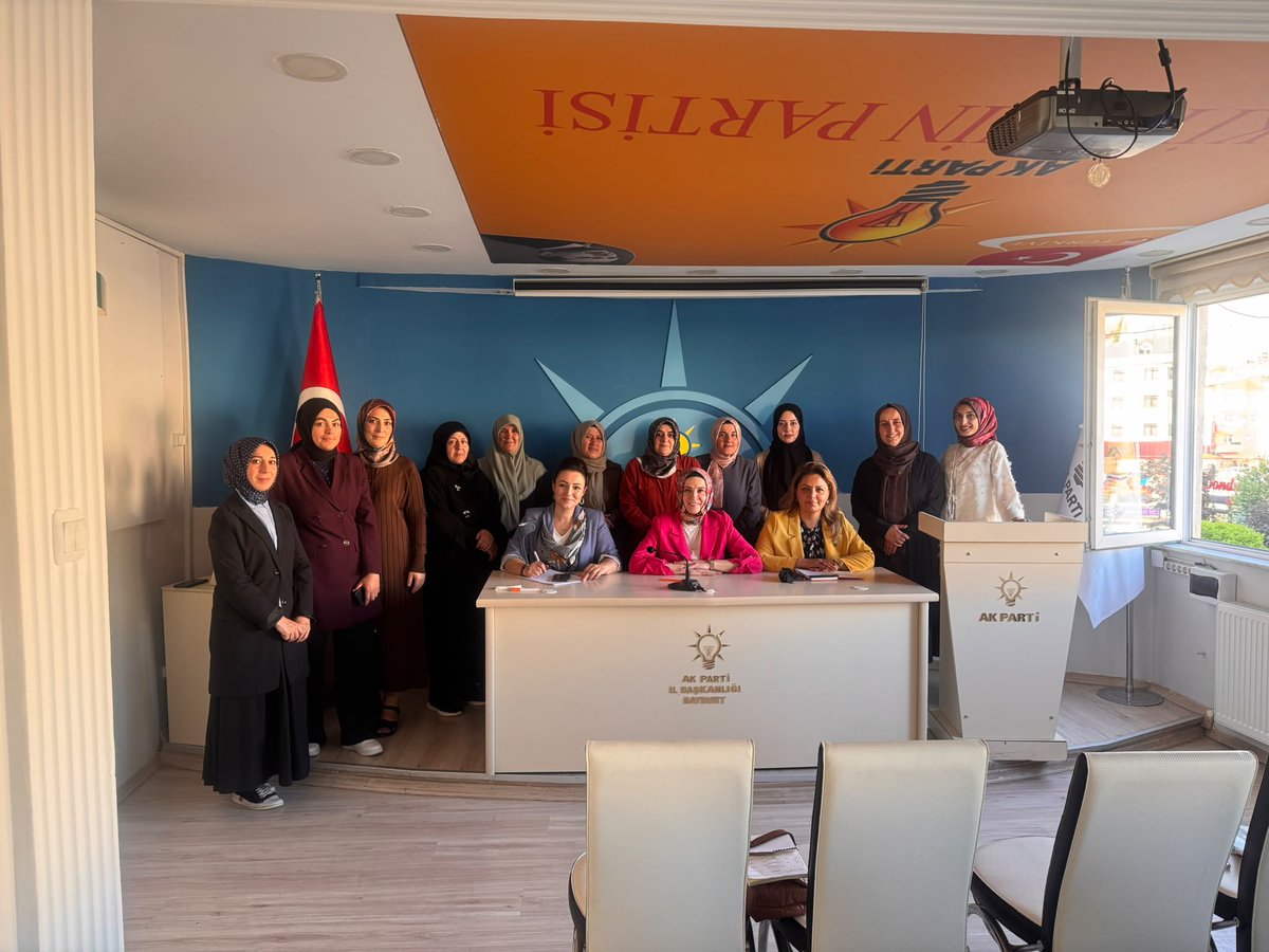BerrinAydn's tweet photo. 📍BAYBURT
Bölge başkanımız Rabia Bay Keserle birlikte Bayburt  teşkilatımızdayız. https://t.co/94u57VOrvE