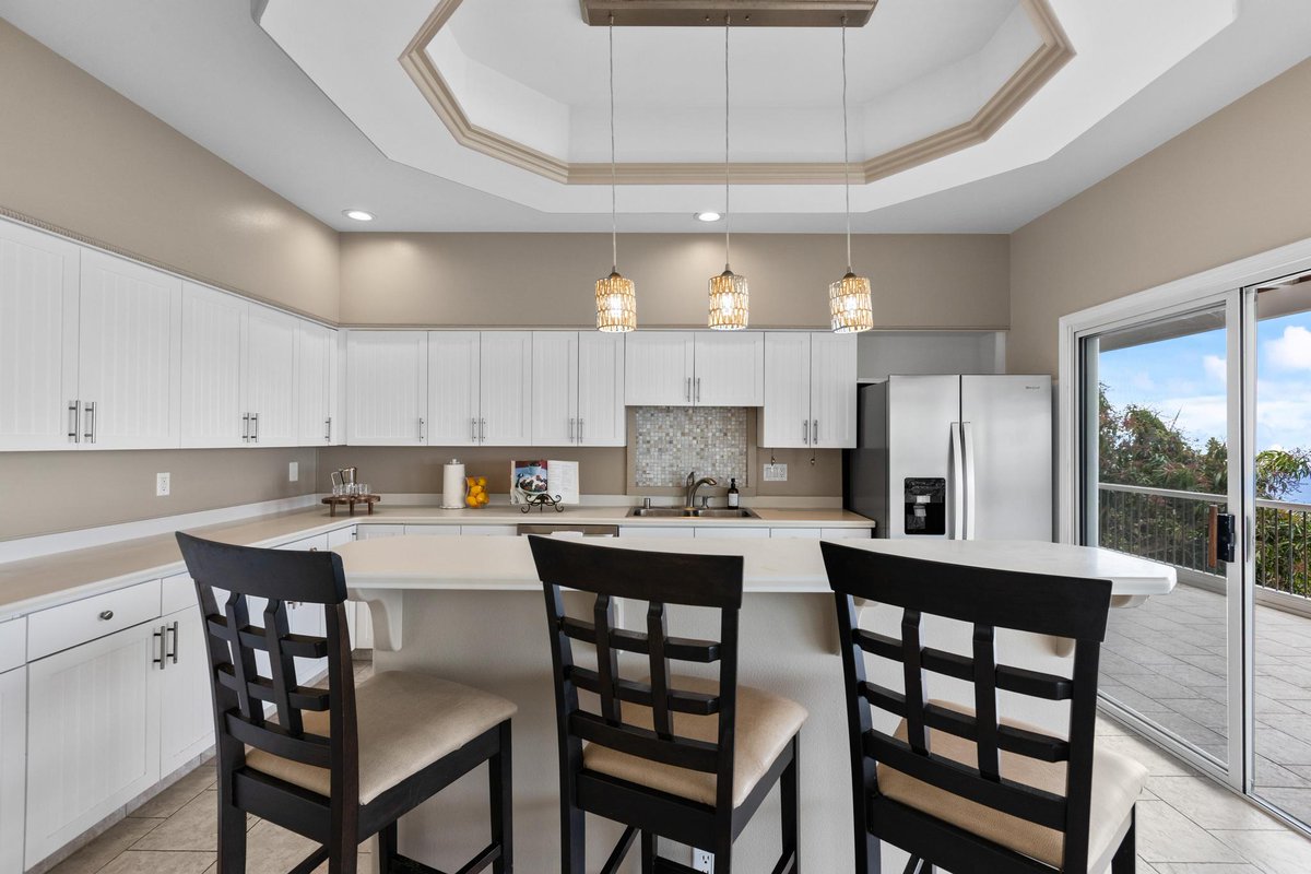 1stIslandRealty's tweet photo. Don't miss the stunning home at its great new price!
77-6440 Leilani St, Kailua Kona, HI 96740

3 Bed | 3 Bath | 3,230 sq ft
Now offered at $1,499,000

See the full listing @ https://t.co/xDESuK3mXt
Or call today for an in-person tour of the home! https://t.co/IN2m52WNAL