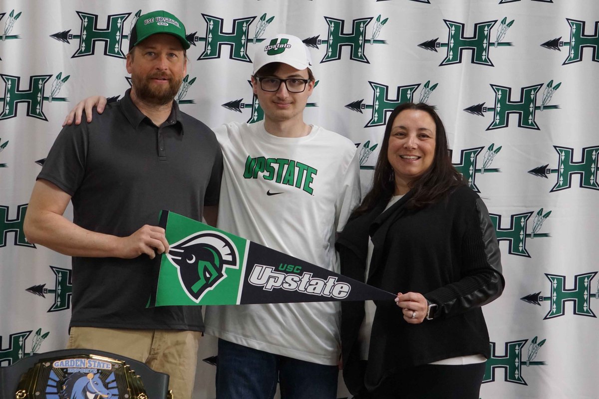 UpstateEsports's tweet photo. USC Upstate Esports is proud to sign
Miles @MrBelll Arn

Miles is coming to us from @HopatcongSchool in North NJ!

Miles capped off their SSBU HS career as a 1x GSE NJ State Champion, 6x GSE NJ All-Star, and a top 100 competitor in North NJ.

Welcome to the #spartanarmy, Miles! https://t.co/UoPwpVn49D