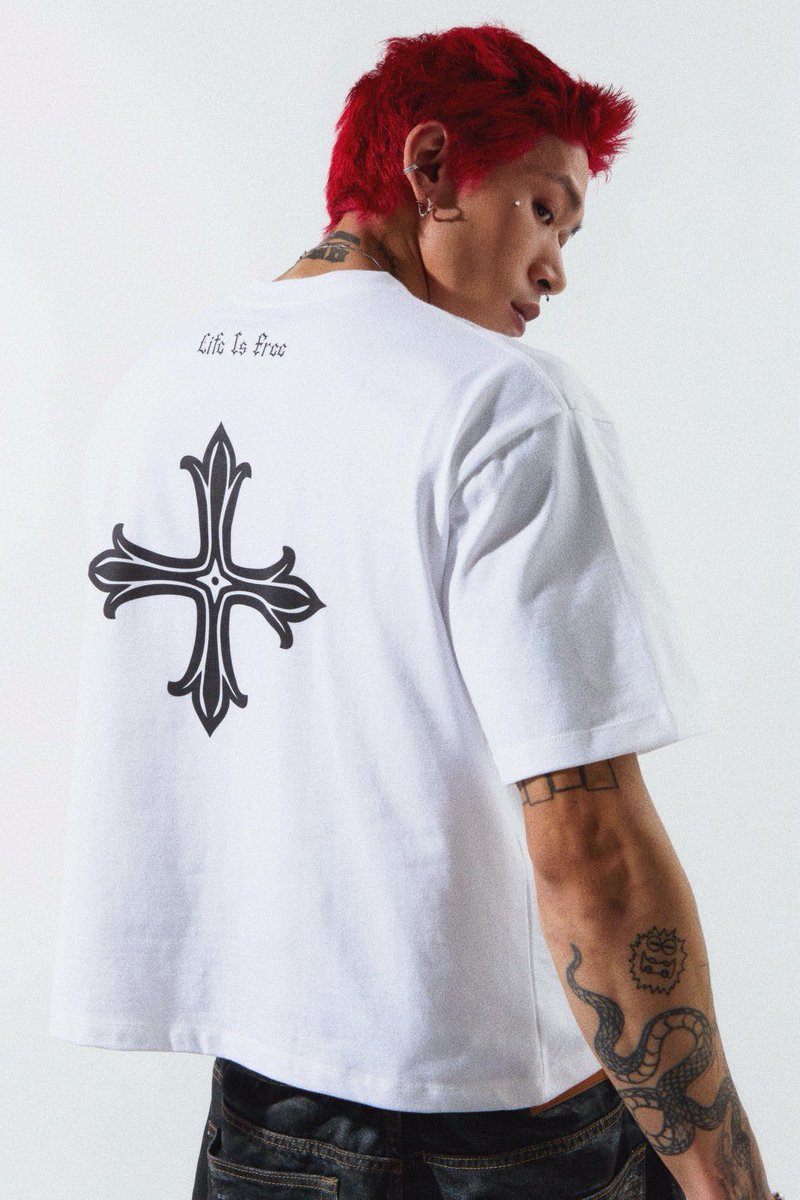 nightperstudio's tweet photo. Designed for everyday.
Defined by Nightperstudio's Gothic Collection.

🔥GOTHIC Boxy (White) 990 THB

Available exclusively at Siam Paragon on 18–19 July🖤

#NIGHTPERSTUDIO https://t.co/w6iDxVQkwq