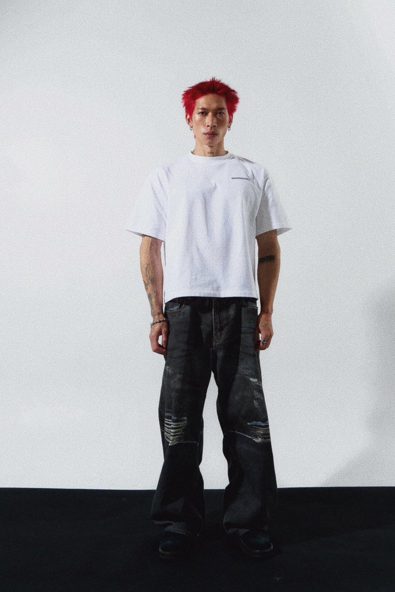 nightperstudio's tweet photo. Designed for everyday.
Defined by Nightperstudio's Gothic Collection.

🔥GOTHIC Boxy (White) 990 THB

Available exclusively at Siam Paragon on 18–19 July🖤

#NIGHTPERSTUDIO https://t.co/w6iDxVQkwq