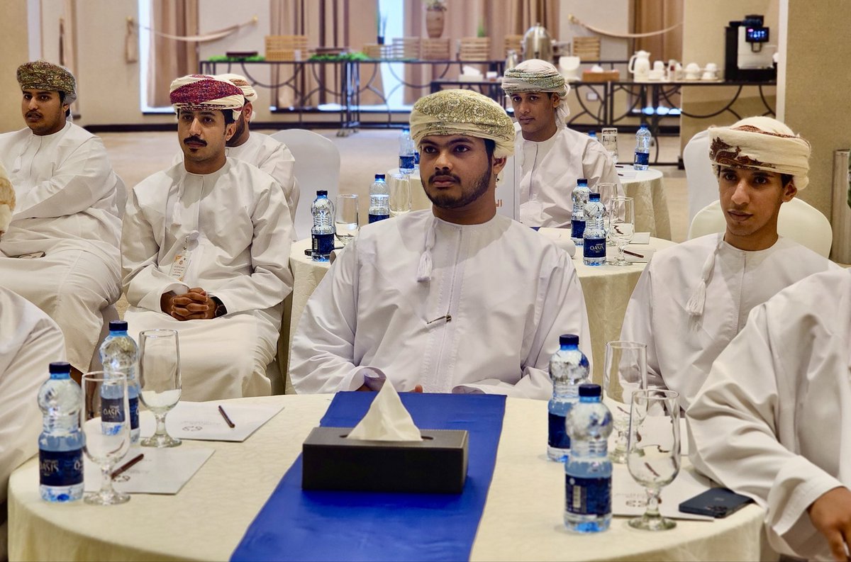 Muqshin2023's tweet photo. ضمن برنامج زيارات الولايات، شاركت اللجنة الشبابية بولاية مقشن في اللقاء الذي نظمته اللجنة الشبابية بمحافظة ظفار بولاية صلالة، برعاية الدكتور خالد بن غانم بن محمد الهزار الكثيري، مدير بلدية ظفار بمقشن ونائب رئيس اللجنة الشبابية بولاية مقشن، وذلك لتعزيز التواصل وتبادل الخبرات ودعم المبادرات الشبابية.

#اللجنة_الشبابية_بمحافظة_ظفار #اللجنة_الشبابية_بولاية_مقشن #ظفار #صلالة