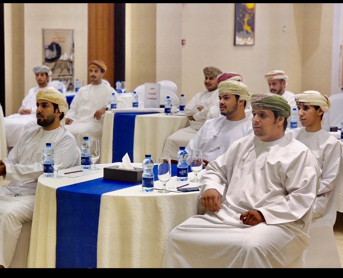 Muqshin2023's tweet photo. ضمن برنامج زيارات الولايات، شاركت اللجنة الشبابية بولاية مقشن في اللقاء الذي نظمته اللجنة الشبابية بمحافظة ظفار بولاية صلالة، برعاية الدكتور خالد بن غانم بن محمد الهزار الكثيري، مدير بلدية ظفار بمقشن ونائب رئيس اللجنة الشبابية بولاية مقشن، وذلك لتعزيز التواصل وتبادل الخبرات ودعم المبادرات الشبابية.

#اللجنة_الشبابية_بمحافظة_ظفار #اللجنة_الشبابية_بولاية_مقشن #ظفار #صلالة