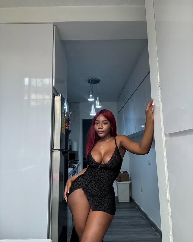 julybubbles07's tweet photo. Beauty with a little bit of danger. ❤️‍🔥🖤 https://t.co/I53FPFA3rq